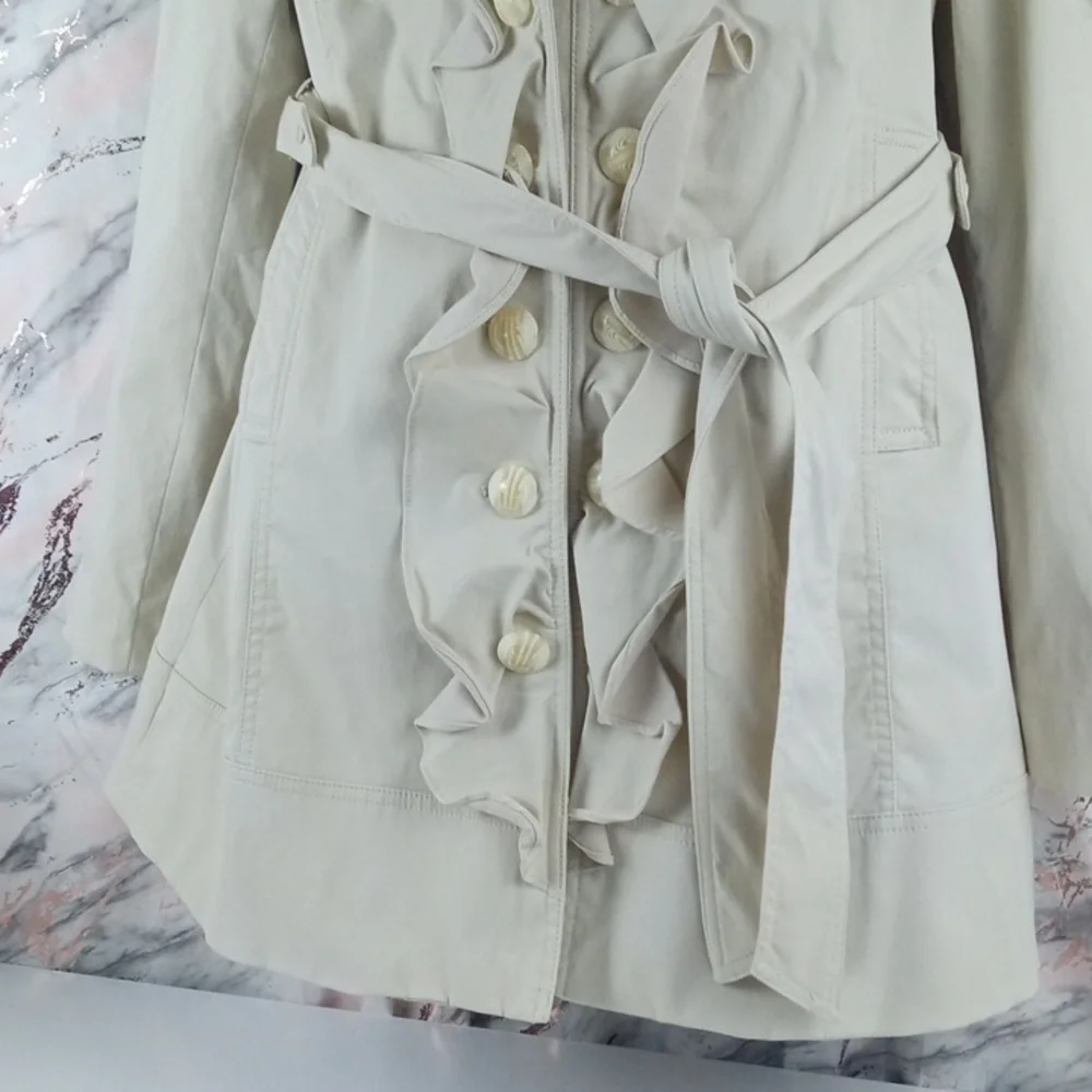 👕 Kenar Cream Ruffle Front Trench Coat with Belt - Picture 2 of 6